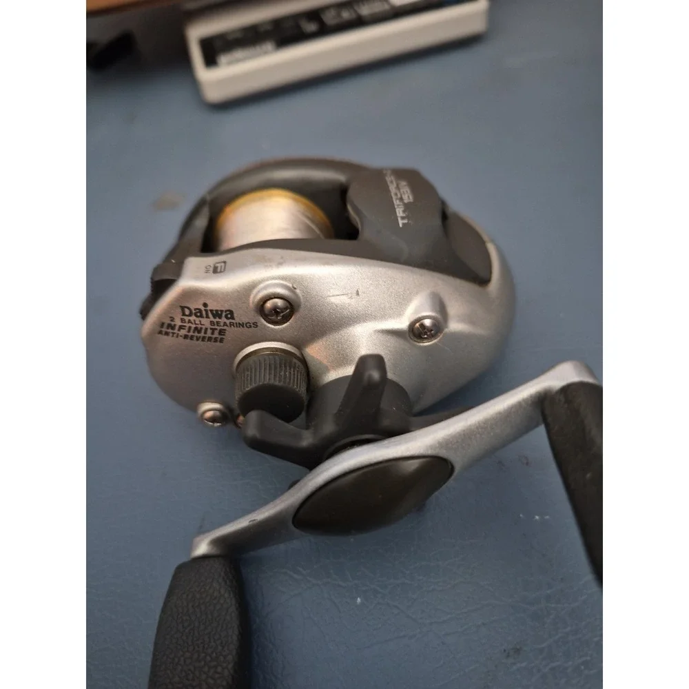 Daiwa‎ Triforce Z 153iv Fishing Reel BAITCAST REEL W Flipping Switch